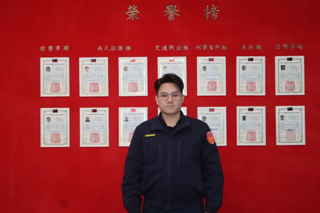忘車停處一時心慌 中二警出手車歸航 35 1763523889590