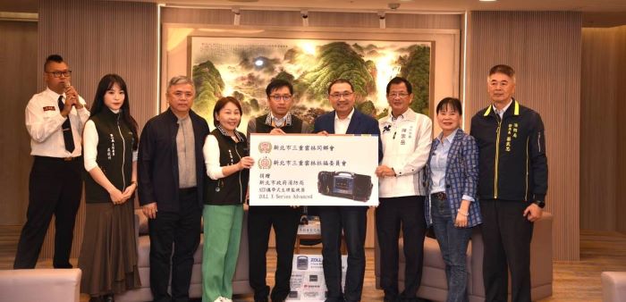 充實新北消防量能 三重雲林同鄉會捐生理監視器 33 《圖說》捐贈儀式二。〈消防局提供〉