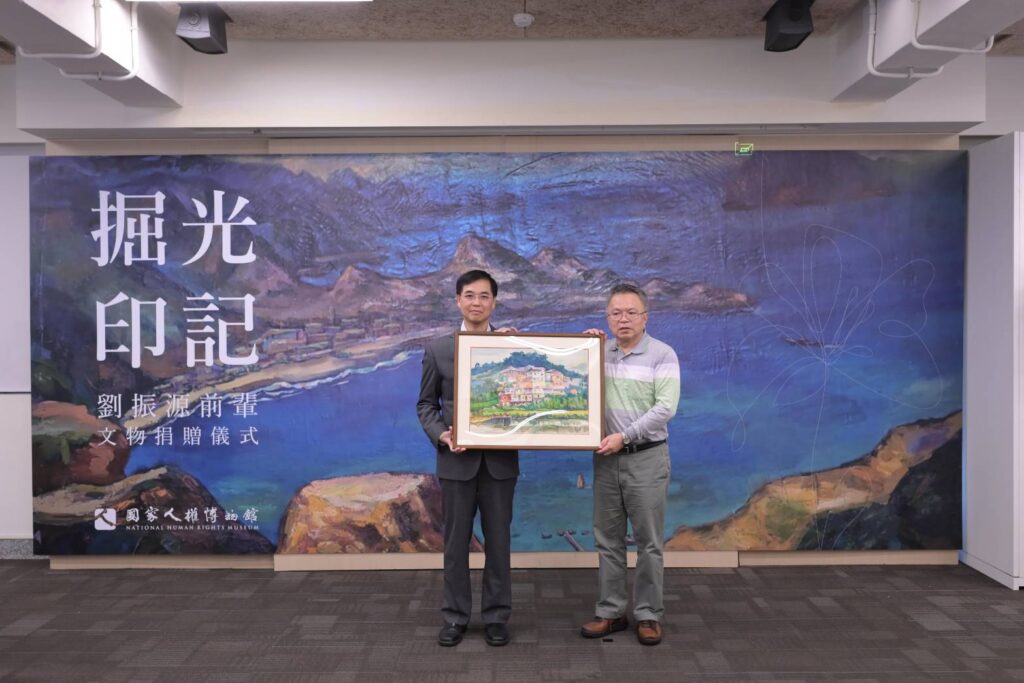 劉振源前輩家屬代表捐贈文物與畫作 啟發社會關懷 見證人權歷史發展痕跡 37 21 1024x683 1