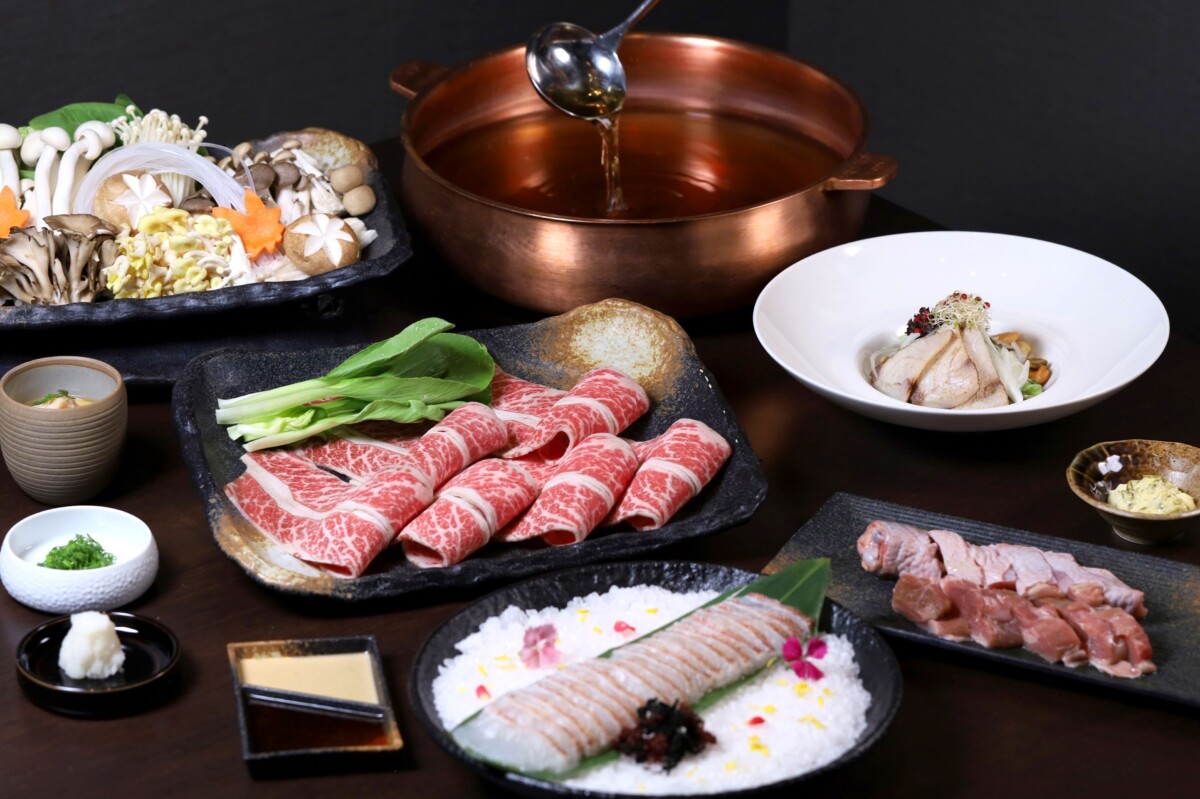 ▲京樂日本料理餐廳於秋冬打造雙人鍋物套餐，涵蓋鮮美海味、精緻肉品與新鮮時蔬。（圖/高雄萬豪酒店提供）
