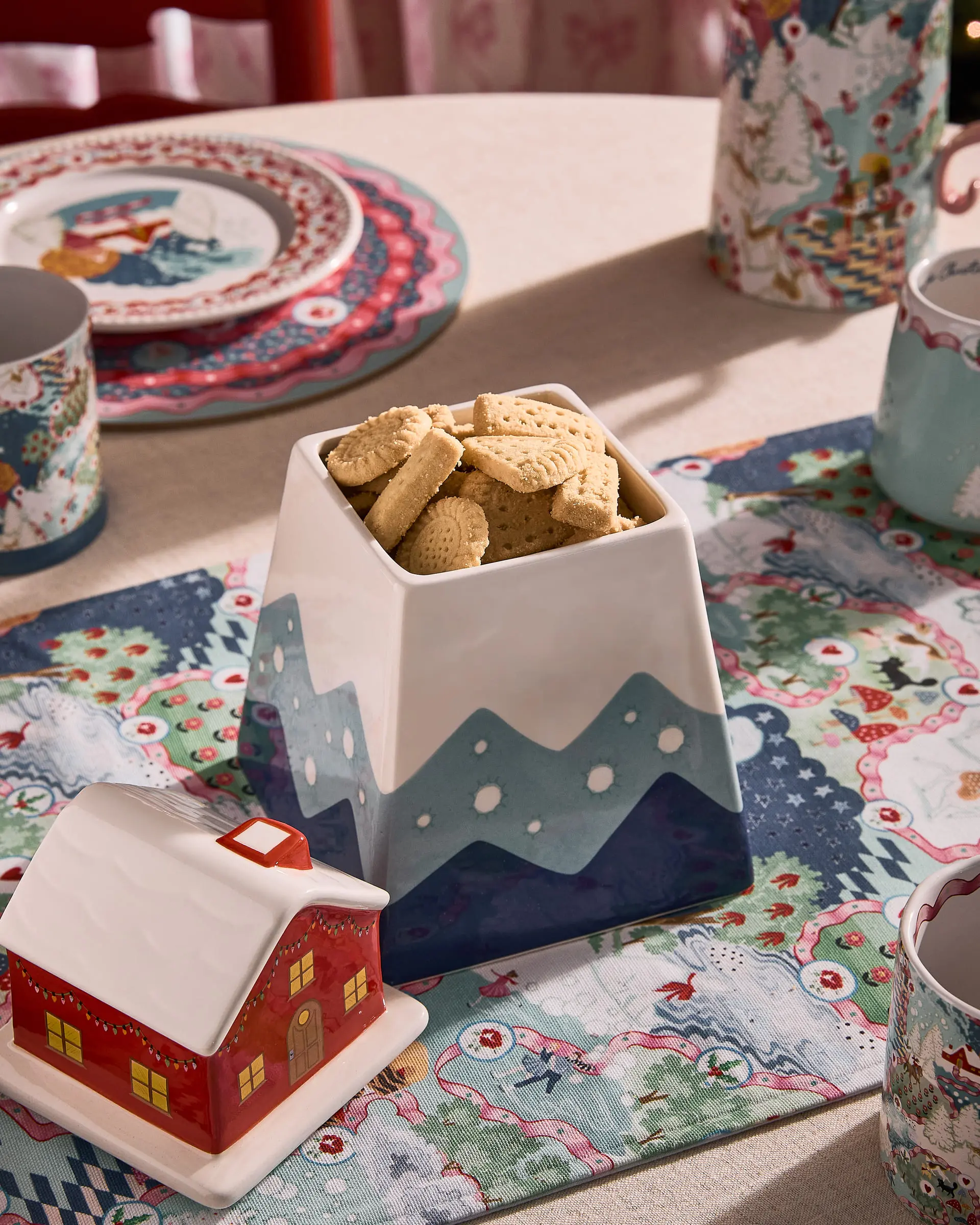 【cath Kidston】cath Kidston 2025 聖誕系列亮相 Christmas Journey陶瓷儲物罐 0