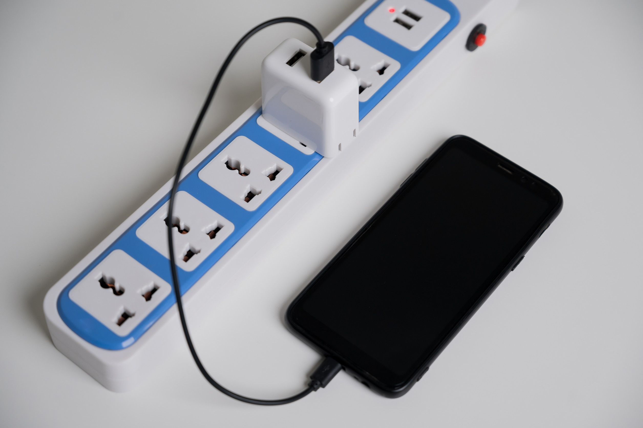 手機電池耗損太快?原來都是這些NG充電行為害的! 手機電池耗損太快?原來都是這些NG充電行為害的!
