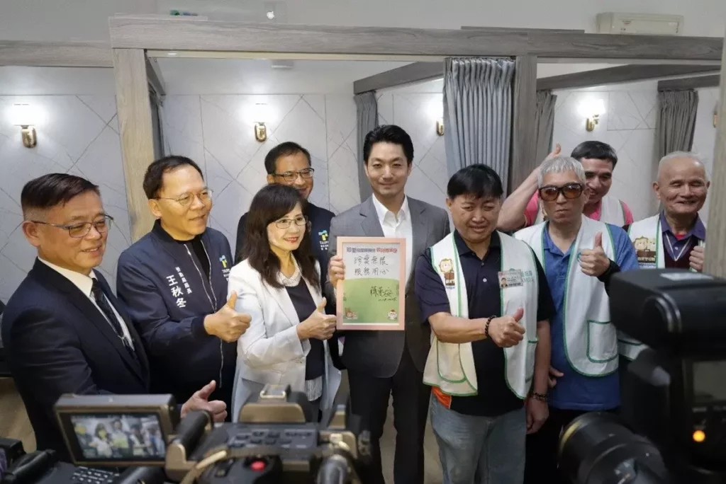 臺北市政府長期致力於保障身心障礙者的就業權益,營造就業平權的友善環境,此次空間升級不只是硬體改善更象徵市府在推動視障者就業、營造友善城市方面邁出重要一步