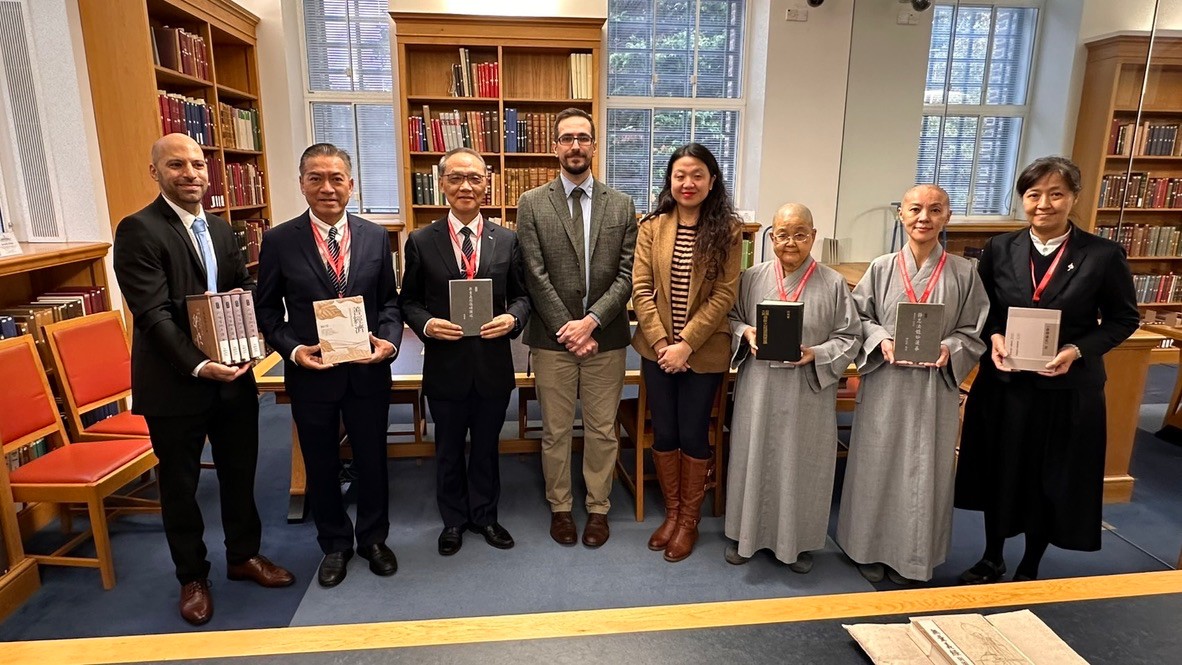 慈濟躍入世界知識殿堂!劍橋大學典藏166冊出版品、英國兩大名校齊聲肯定 216 慈濟躍入世界知識殿堂!劍橋大學典藏166冊出版品、英國兩大名校齊聲肯定 215