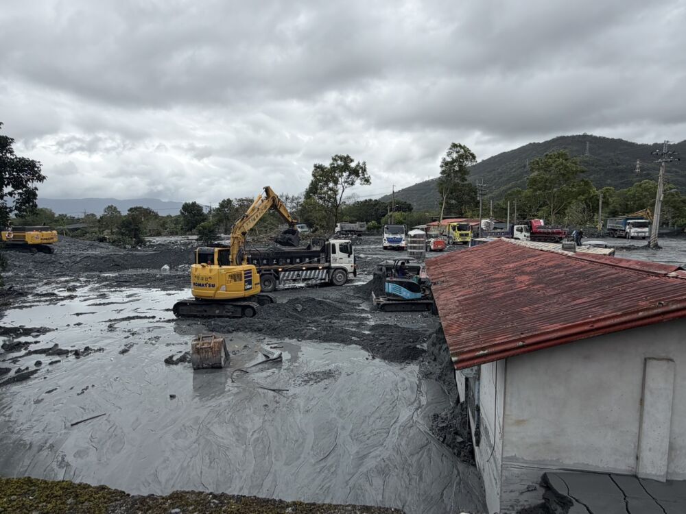 花蓮縣府今完成明利部落清淤 週邊產業道路全線開通 216 花蓮縣府今完成明利部落清淤 週邊產業道路全線開通 215