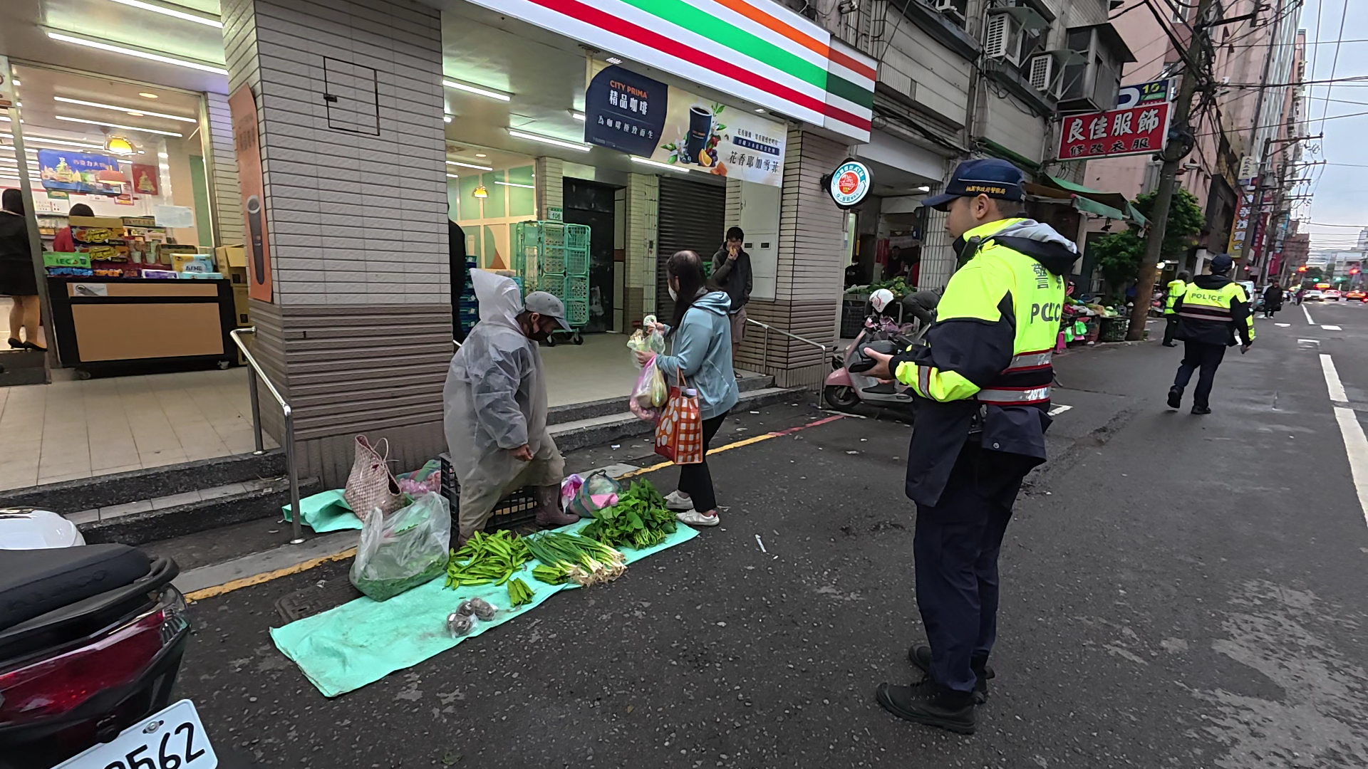 南門市場周邊加強清除占道物與違停 市府籲民眾配合交通管制 400911 0
