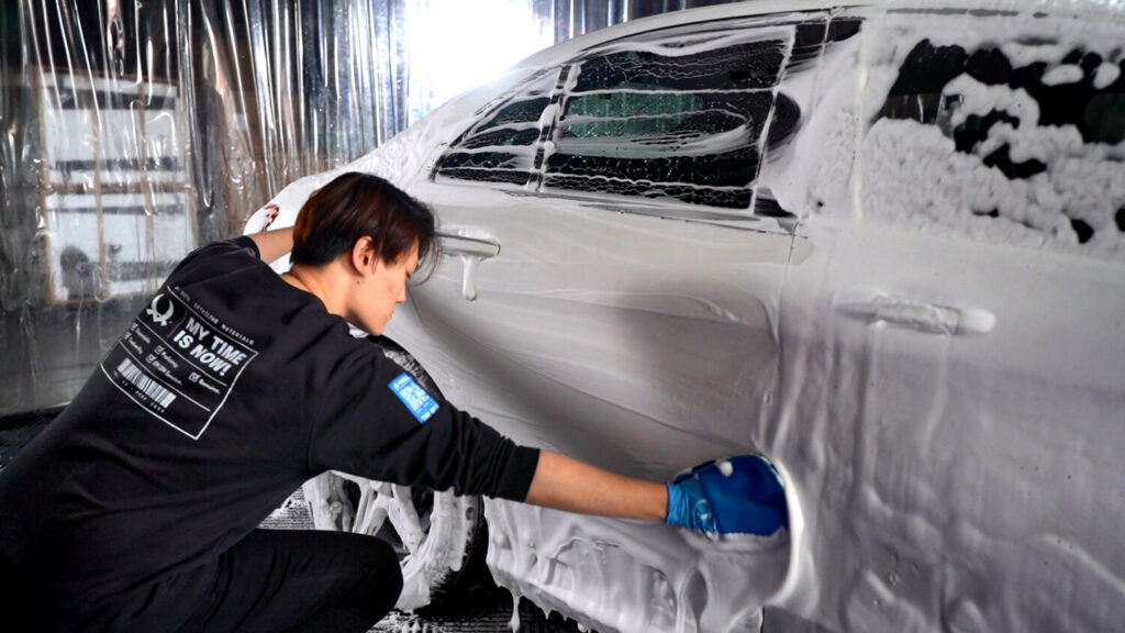 台灣有三百萬部以上白車車主,面臨養護不易的問題,選對DIY專屬商品就能解決各種痛點。(圖/K-WAX提供)