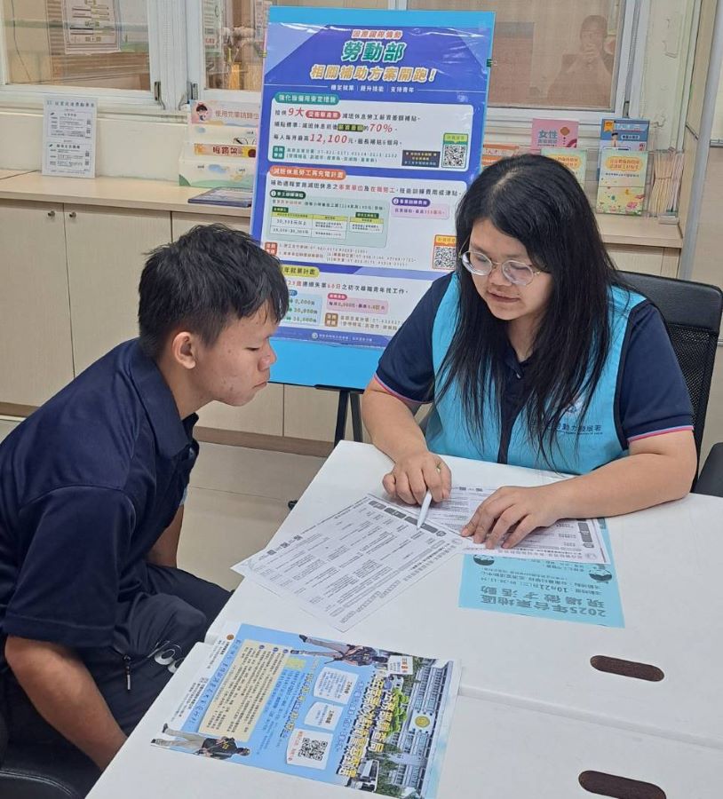 ▲在台東就業中心就服員協助下，小銘成功申請「支援青年就業計畫」，並透過專業諮詢與履歷指導，逐步釐清興趣與職涯方向。