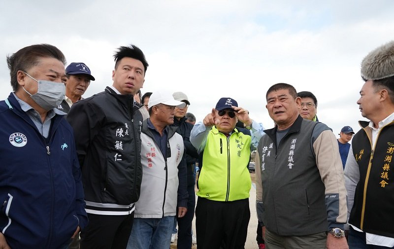 許育愷議員縣政總質詢移師北寮 陳光復實地考查海岸侵蝕及砂石處理問題