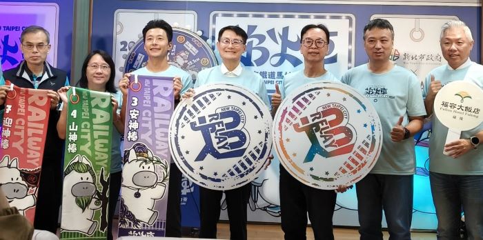 名額1100隊 新北〈追火車〉鐵道馬拉松報名啟動 31 《圖說》第11屆「追火車」新北市鐵道馬拉松接力賽啟動合影,左一板橋區公所副區長陳必信。〈記者葉柏成攝〉