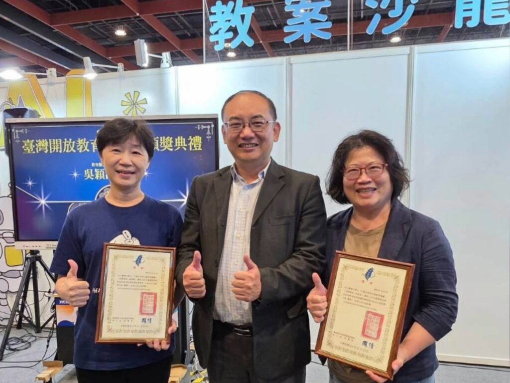 實用健康課獲獎 中山醫大教授教你「運動+營養」戰勝代謝症候群 38 %E4%B8%AD%E5%B1%B1%E9%86%AB%E5%A4%A7%E6%95%99%E6%8E%88%E6%9D%8E%E5%BD%97%E7%A6%8E%E5%8F%B3%E3%80%81%E5%89%AF%E6%95%99%E6%8E%88%E9%BB%83%E6%83%A0%E7%8F%AE%E5%B7%A6%E4%BB%A5%E3%80%8C%E4%BB%A3%E8%AC%9D%E7%97%87%E5%80%99%E7%BE%A4%E7%9A%84%E9%81%8B%E5%8B%95%E8%88%87%E7%87%9F%E9%A4%8A%E3%80%8D%E8%AA%B2%E7%A8%8B%E7%8D%B2%E9%96%8B%E6%94%BE%E6%95%99%E8%82%B2%E5%84%AA%E8%89%AF%E8%AA%B2%E7%A8%8B%E5%84%AA%E9%81%B8%E7%8D%8E%EF%BC%8C%E4%B8%AD%E7%82%BA%E6%95%99%E8%82%B2%E9%83%A8%E8%B3%87%E8%A8%8A%E5%8F%8A%E7%A7%91%E6%8A%80%E6%95%99%E8%82%B2%E5%8F%B8%E5%8F%B8%E9%95%B7%E5%90%B3%E7%A9%8E%E6%B2%BA%E3%80%82