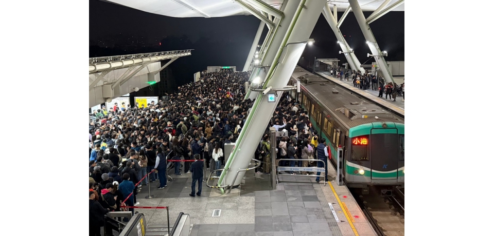 TWICE首次攻佔高雄世運主場館開唱 高捷攜手市府打造升級版藍色應援