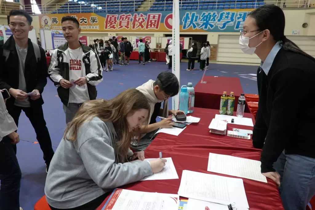 2025年外籍生就業暨實習徵才博覽會11月20日(四)於吳鳳科技大學旭光堂盛大舉行。