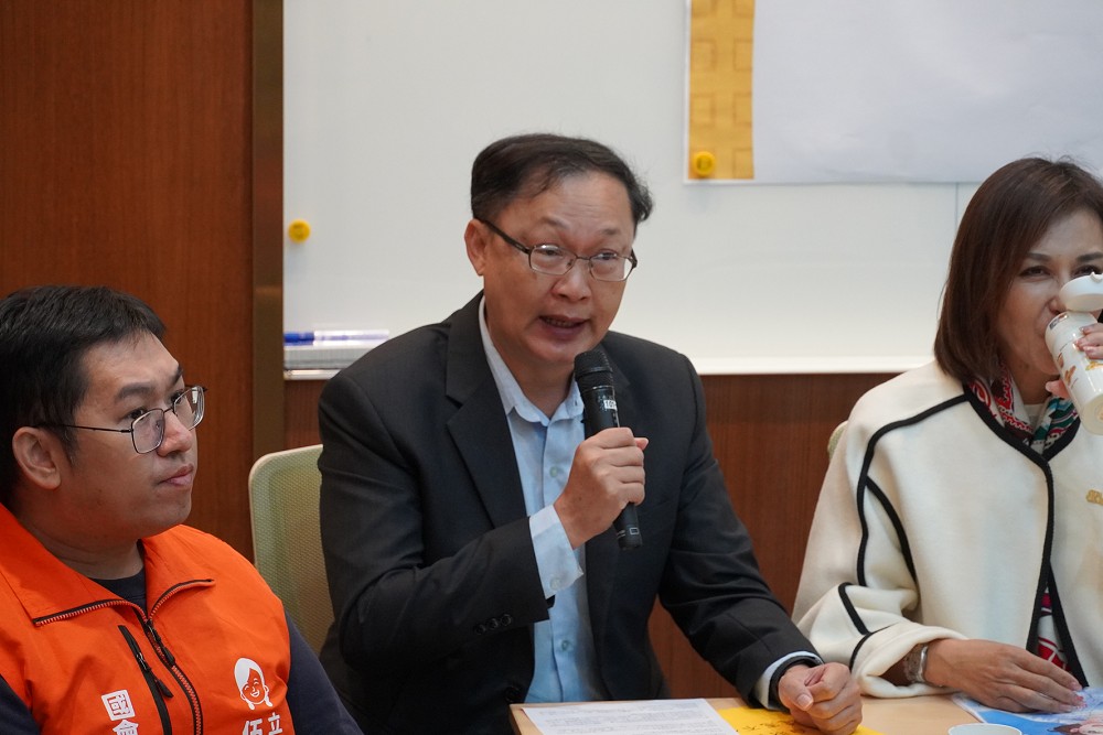 「南部人不是細漢」砲轟藍白惡修財劃法 徐富癸憂南高屏發展岌岌可危 298 「南部人不是細漢」砲轟藍白惡修財劃法 徐富癸憂南高屏發展岌岌可危 297
