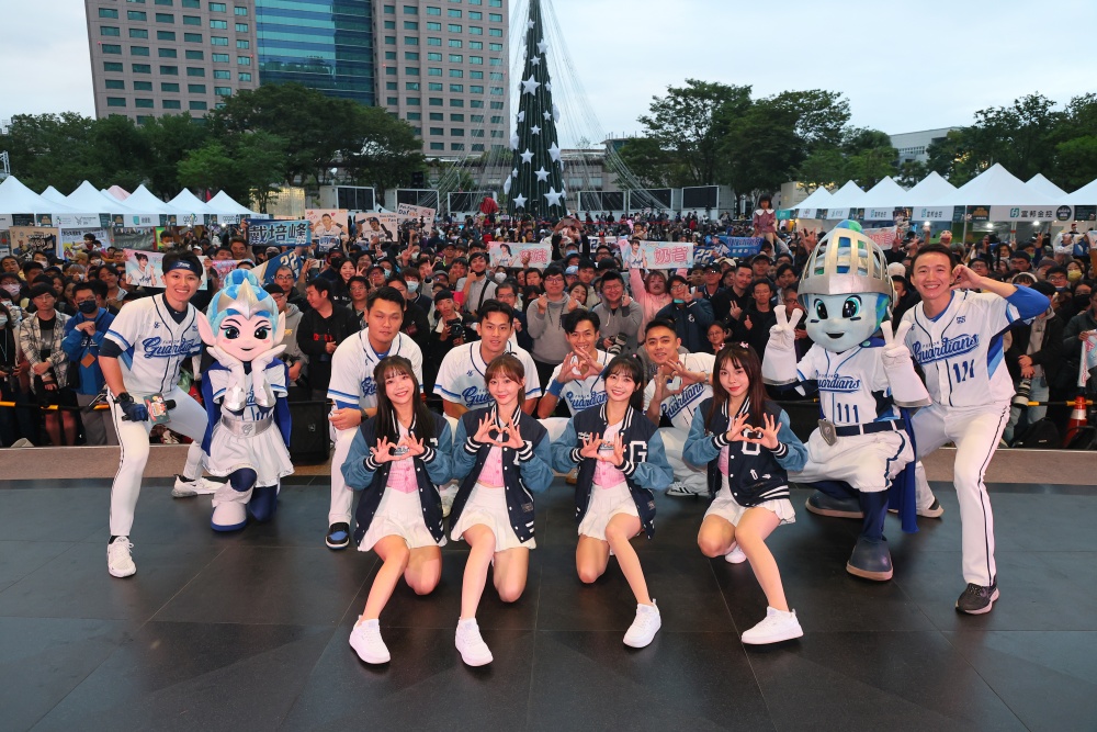 新北打造年末最大運動派對!球星、啦啦隊齊聚 潘若迪壓軸帶動跳 266 新北打造年末最大運動派對!球星、啦啦隊齊聚 潘若迪壓軸帶動跳 265