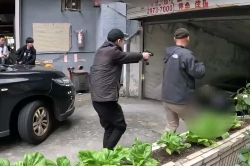 停車場門口重兵埋伏 29歲男轎車住家涉藏毒品K他命 250 cnews204251120a01