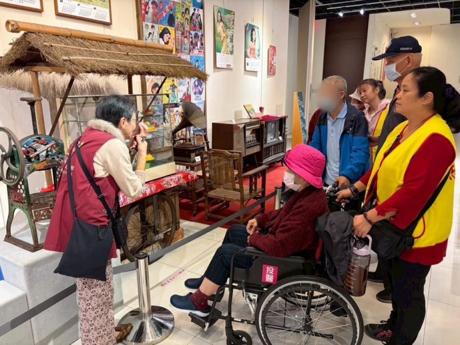 興光日照長者出遊 參訪國史館台灣文獻館增廣見聞