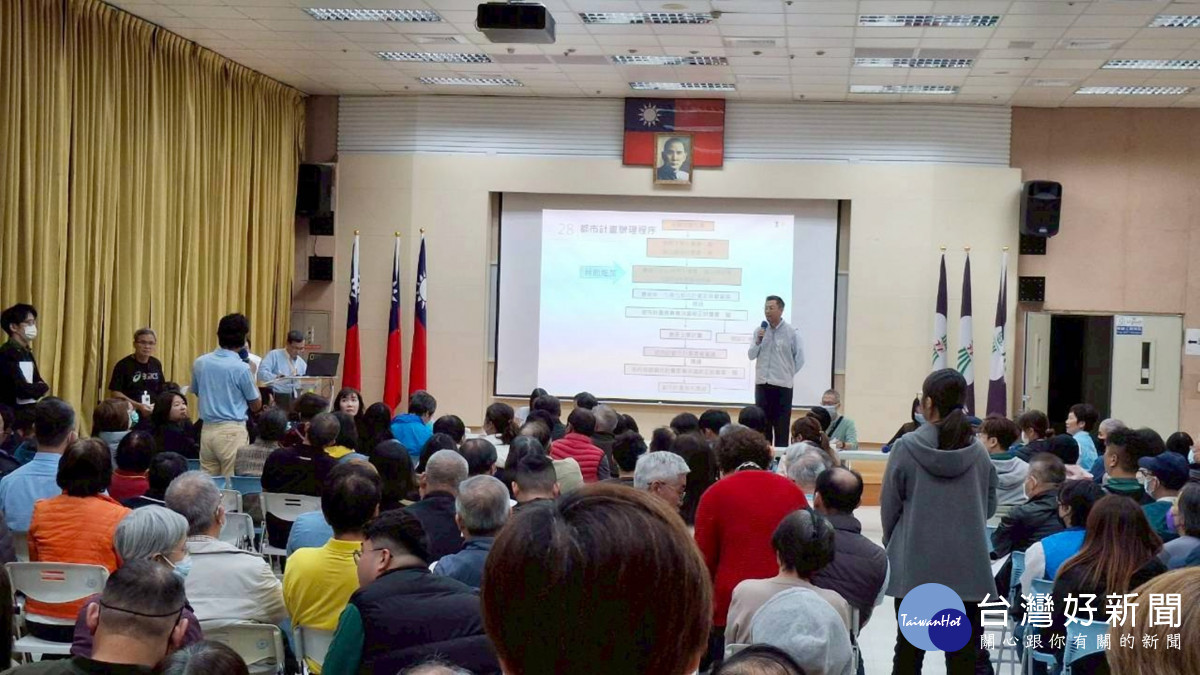 嘉義市府昨日舉辦「變更高速公路嘉義交流道附近特定區計畫案」暨「擬定高速公路嘉義交流道附近特定區計畫細部計畫案」公開展覽首場說明會／嘉義市府提供