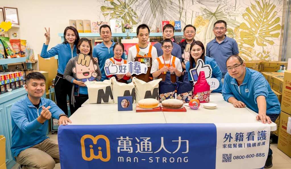 ▲萬通人力化身禮盒包裝志工攜手愛不囉嗦庇護工場以行動傳遞溫暖。