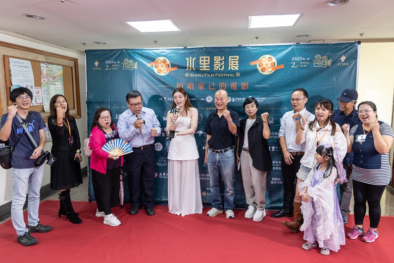 ▲開幕式有星光紅毯,參賽隊伍上紅毯接受專訪,幫自己加油打氣。