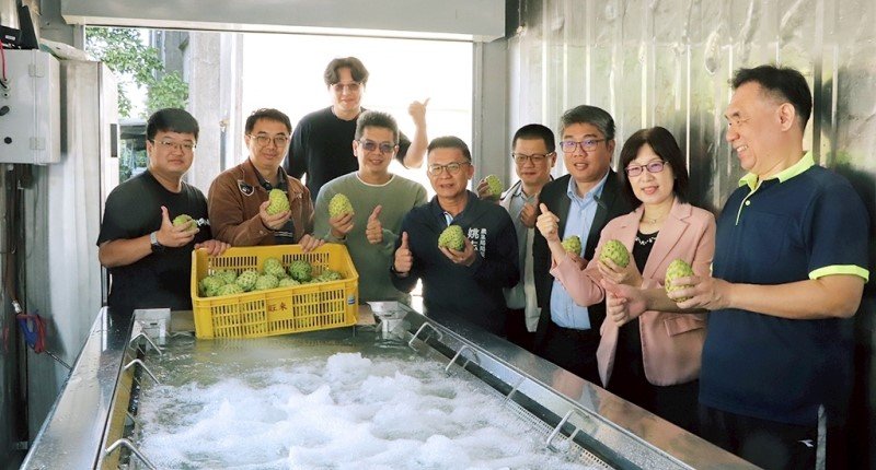 蔬果清洗創新解決方案  高科大推移動式微氣泡清洗設備