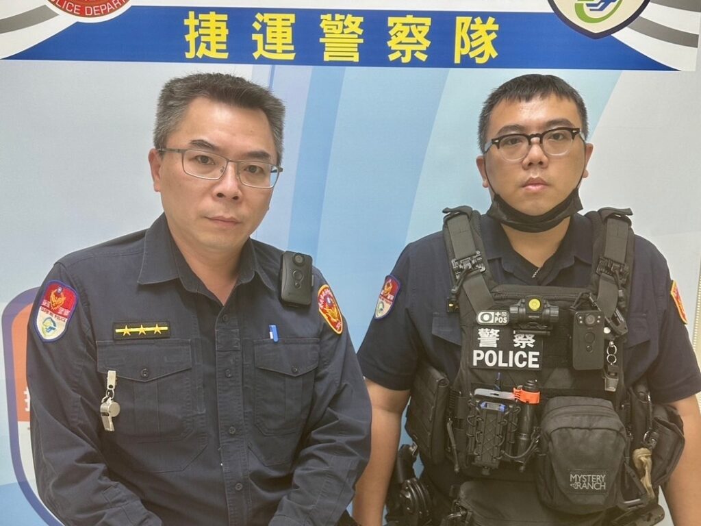阿嬤我們來玩遊戲 捷警靠童心對話喚醒婦人記憶 順利與家人重逢 28 MEITU 20251122 094027360