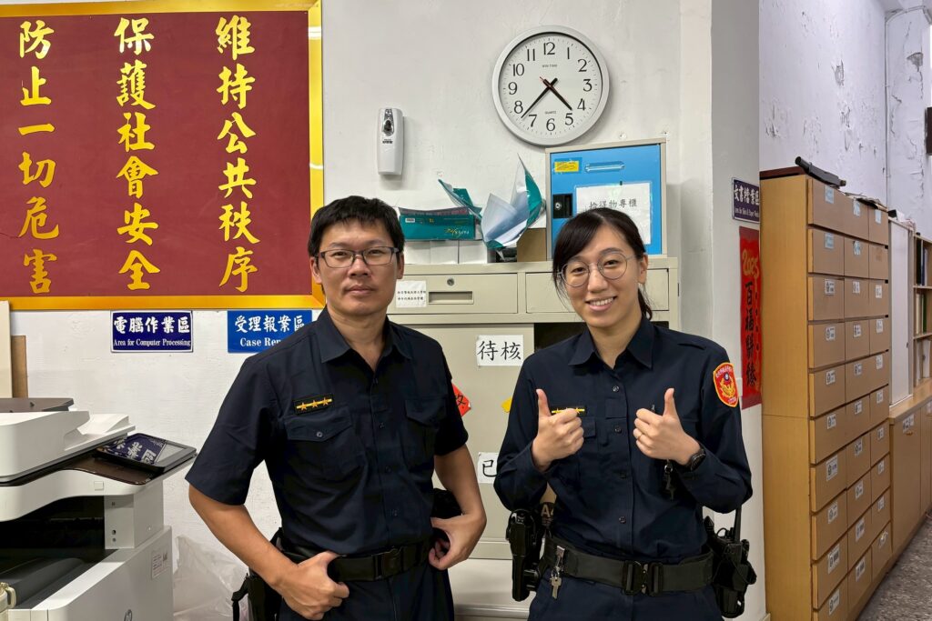 8旬翁捷運站迷途不安 內湖警迅速帶回所內休息護送返家 39 MEITU 20251122 100616743