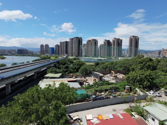 轉型變更 板橋垃圾處理廠打造新店溪水岸生活圈 33 《圖說》板橋垃圾處理廠現況街景。〈城鄉局提供〉