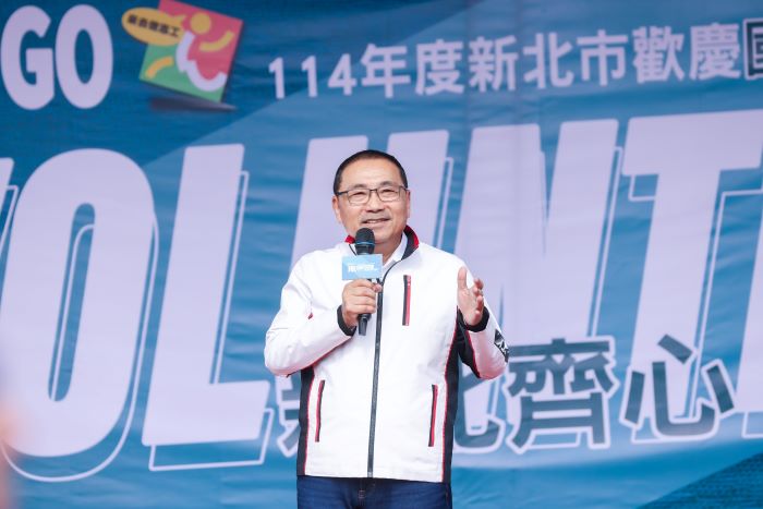 跨世代展現城市暖實力 新北志工日3千人齊聚 35 《圖說》侯友宜市長表示,新北市有超過19萬名志工及2,223支志工團隊,每年累積服務時數達到2,200萬小時,讓新北成為全國志工人數最多、具有行動力的城市。〈社會局提供〉