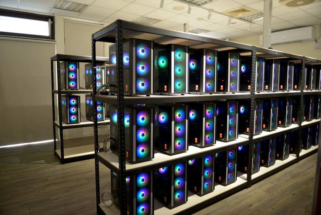 ▲國立聯合大學AI教室正式啟用,AI教室機房。