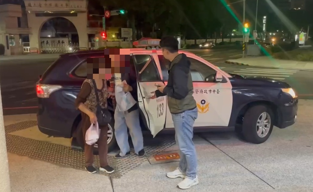 ▲圖說:警方歷經七小時的緊急搜尋,終於找到秦女走失的兒子 (圖/台中市政府 提供)