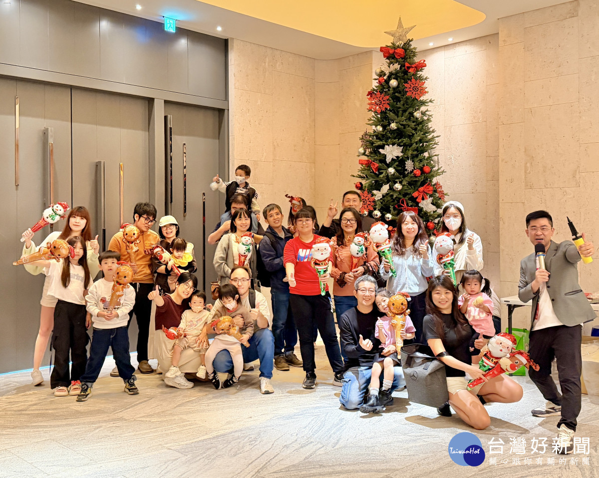 豐邑集團也將於全台多個社區陸續舉辦聖誕活動與公益市集,分享愛與祝福給更多家庭。