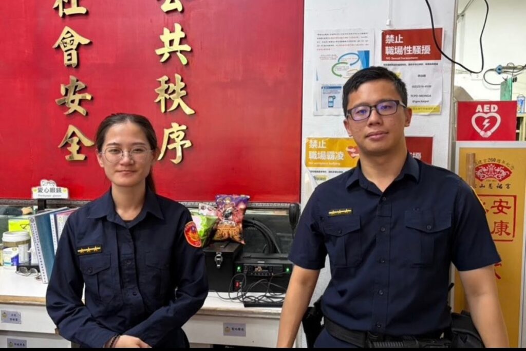 婦人獨搭公車迷途 萬華暖警熱心助返家 29 MEITU 20251123 121300678