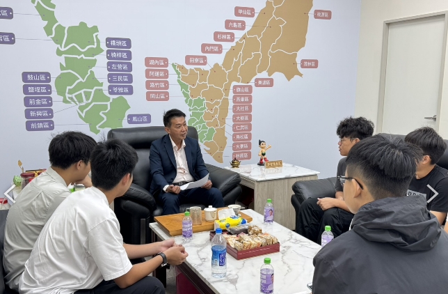 傾聽年輕學子對市政的期許與建議 許智傑與學弟暢聊宜居智慧高雄願景】