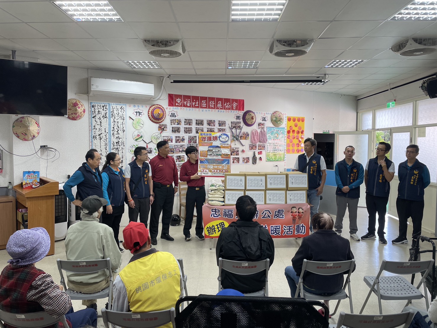 青埔消防攜手義消送暖 提醒長輩、弱勢防範一氧化碳中毒 S 39207011 0