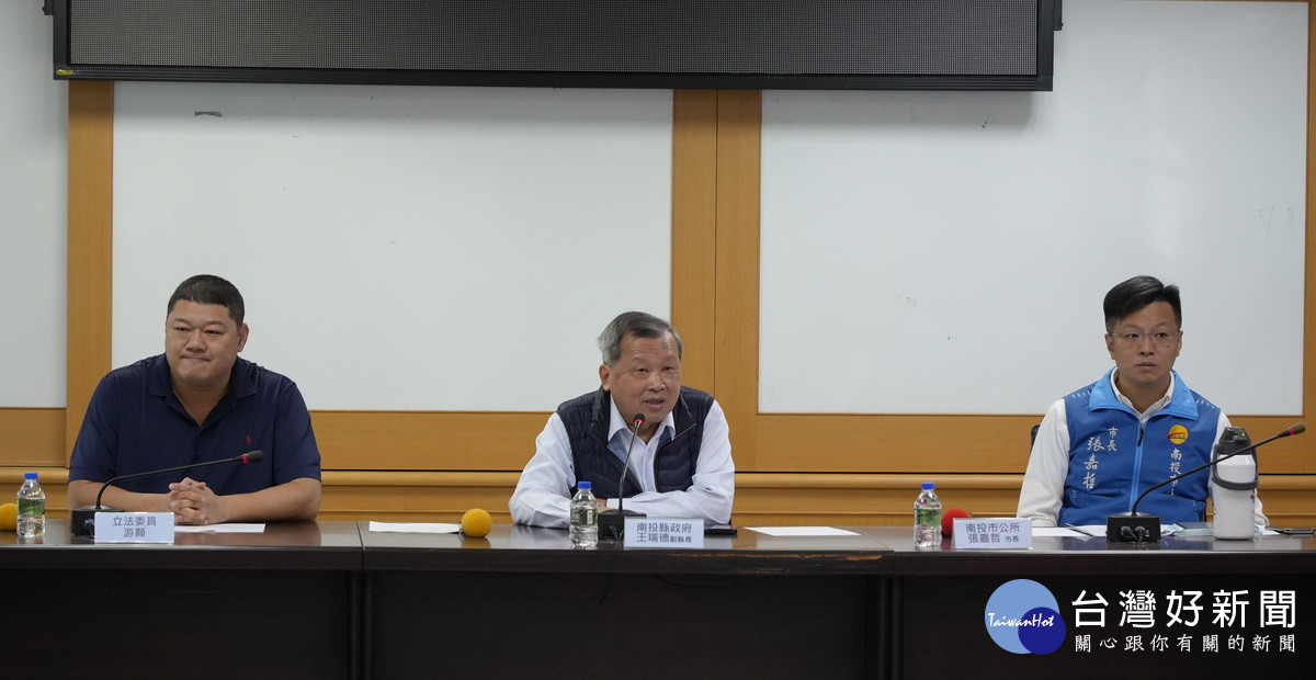 王副縣長主持貓羅溪疏浚會議。（市公所提供）