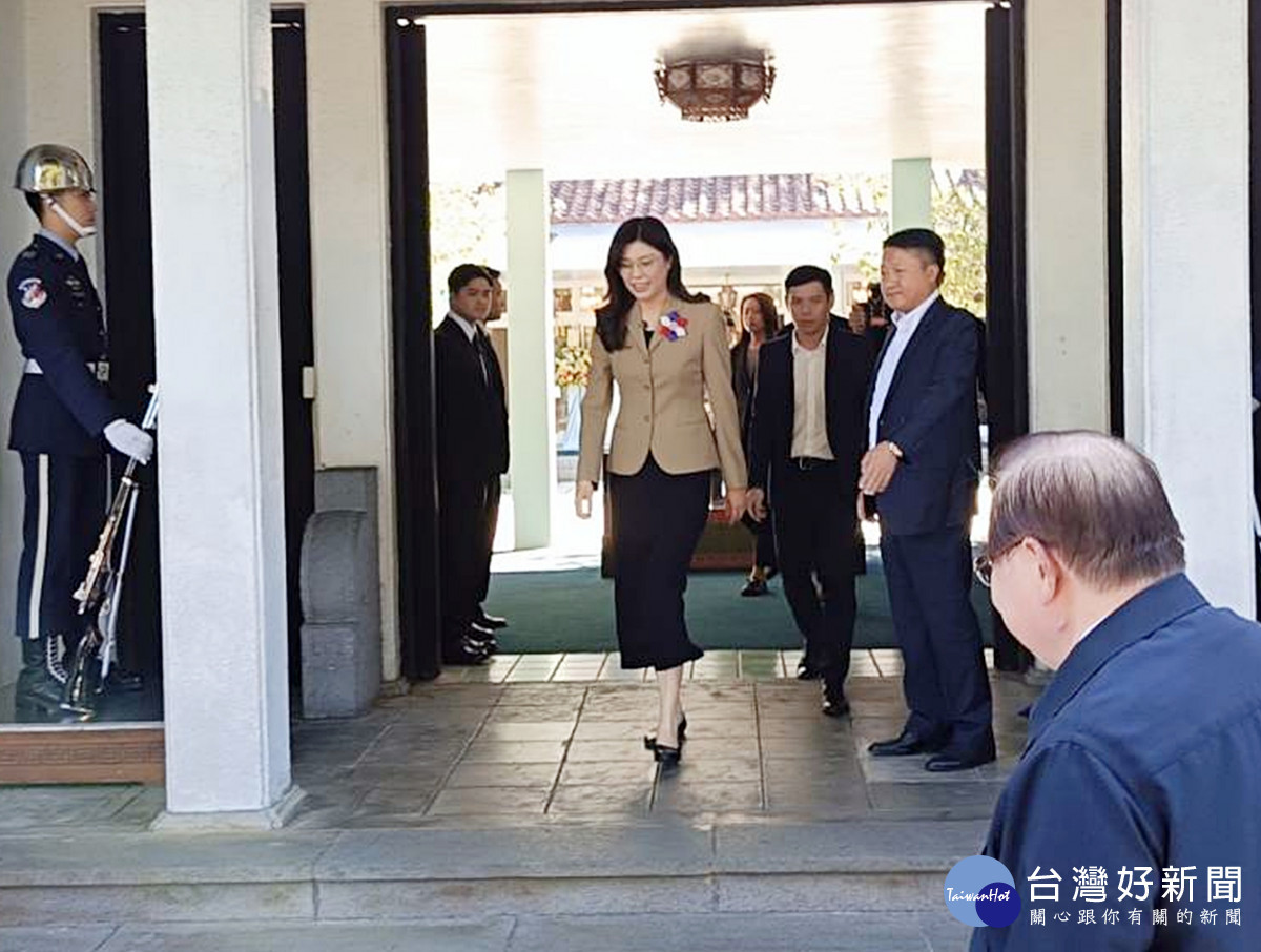 國民黨主席鄭麗文先後赴慈湖、頭寮謁陵 呼籲護民主、拚和平、拚經濟