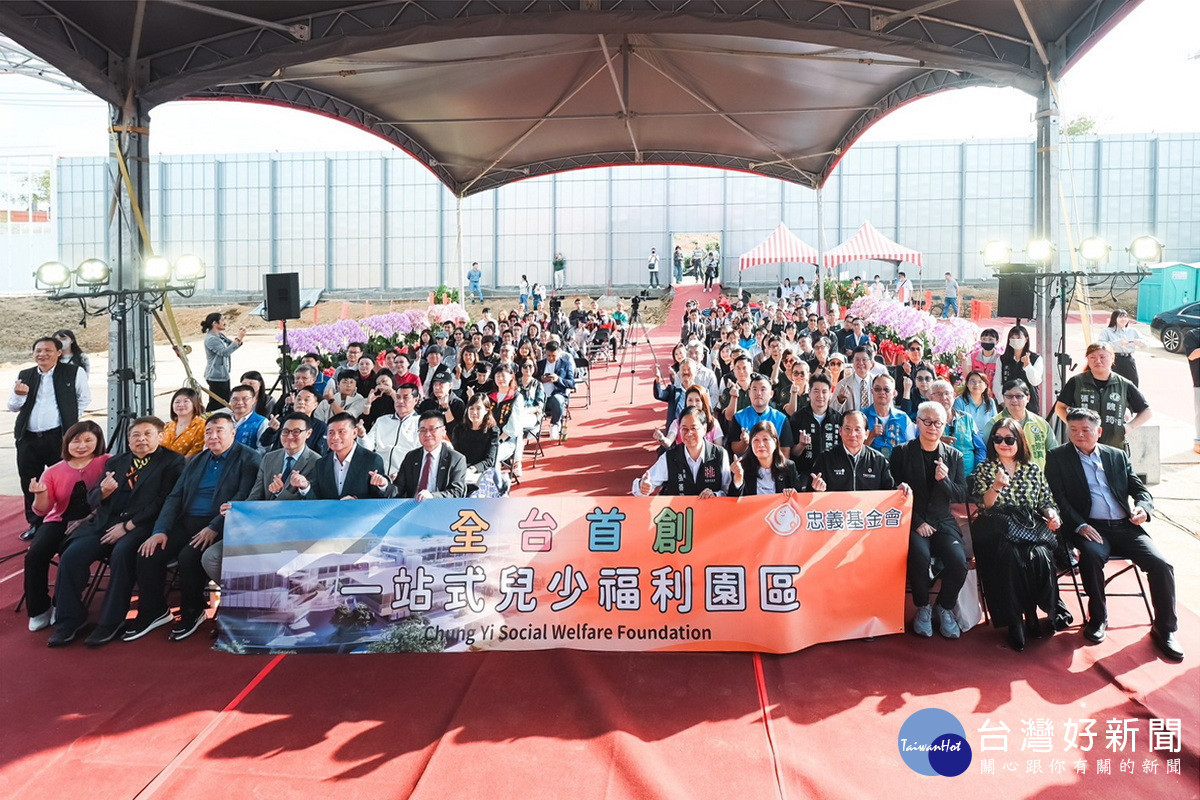 桃園市長張善政出席動土典禮與大家合影。。<br /><br />