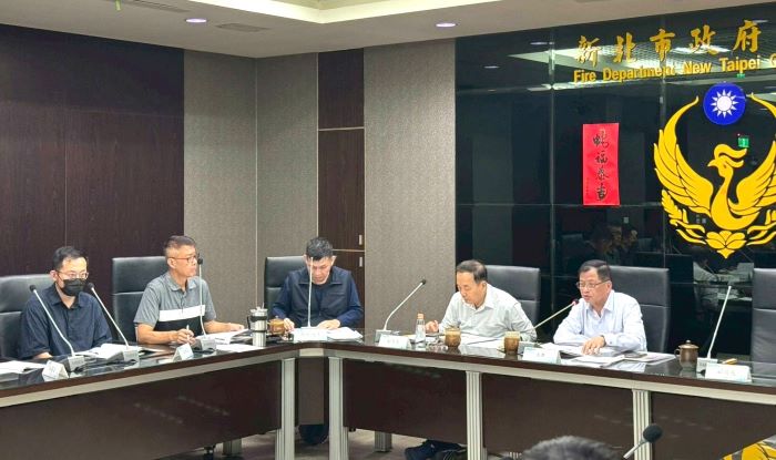 落實風險管理 新北消廉政會報完善內控機制 30 《圖說》新北消防局召開114年廉政會報,由局長陳崇岳(右一)親自主持會議。〈消防局提供〉