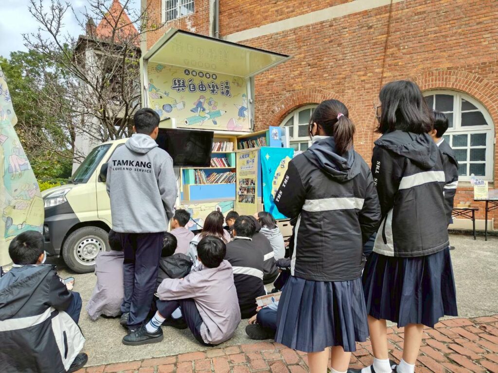與自由樂讀 人權故事車前進新北淡江高中 真人圖書館邀請陳中統前輩 以日記回望白恐歲月 40 6 15 1024x768 1