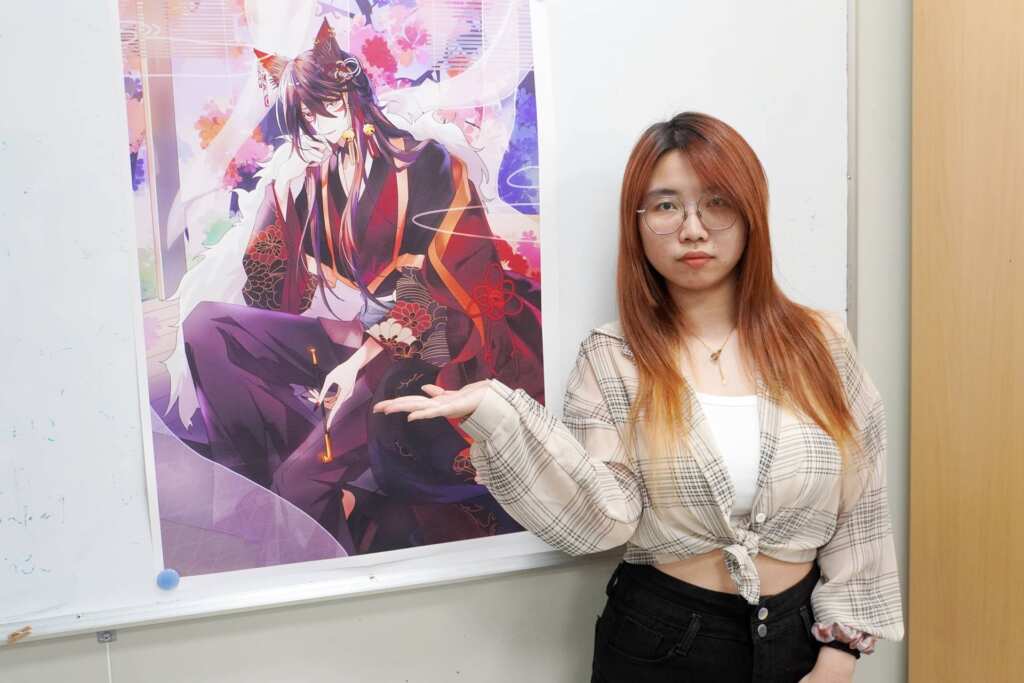 ▲大葉大學多媒體學程程翎瑄同學介紹創作靈感。（記者林明佑翻攝）