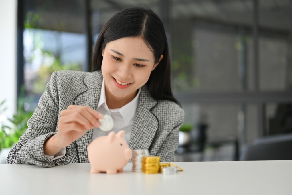 當妳發現自己開始有餘裕去存錢,這是一個走順運的重要信號。圖/123RF圖庫