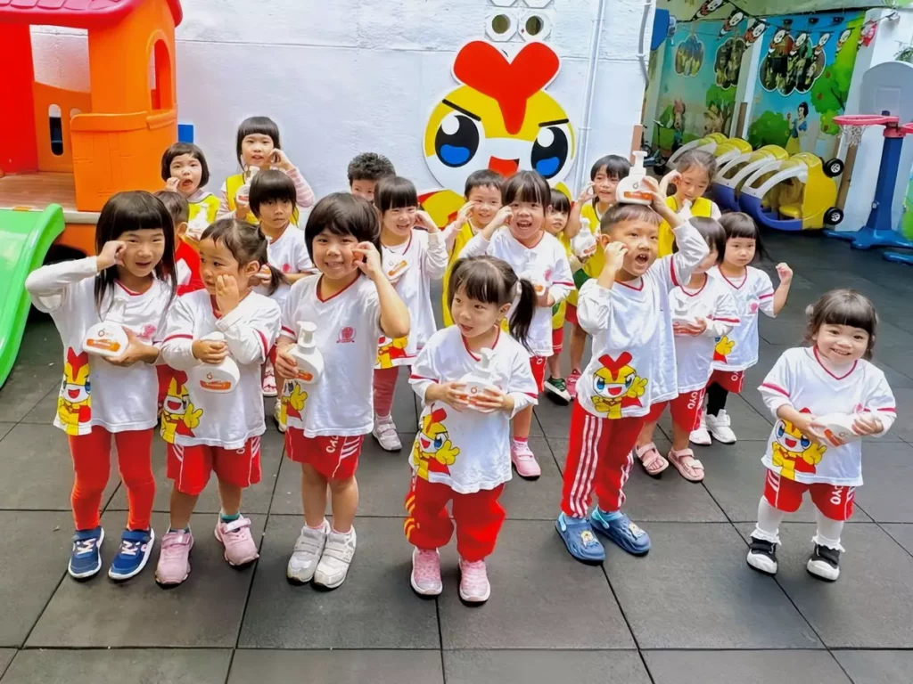橘子工坊打造魔法洗手體驗 「變色泡泡洗手慕斯」校園巡迴登場