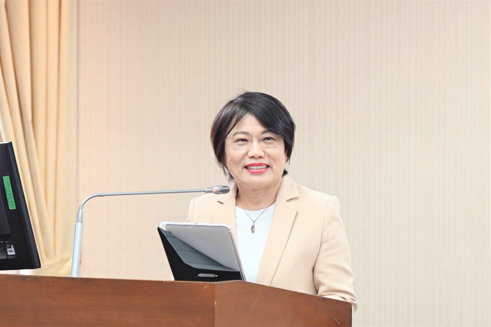 立院擬用「切結書」解套中配任公職? 劉世芳駁:完全無法律效力 214 立院擬用「切結書」解套中配任公職? 劉世芳駁:完全無法律效力 213