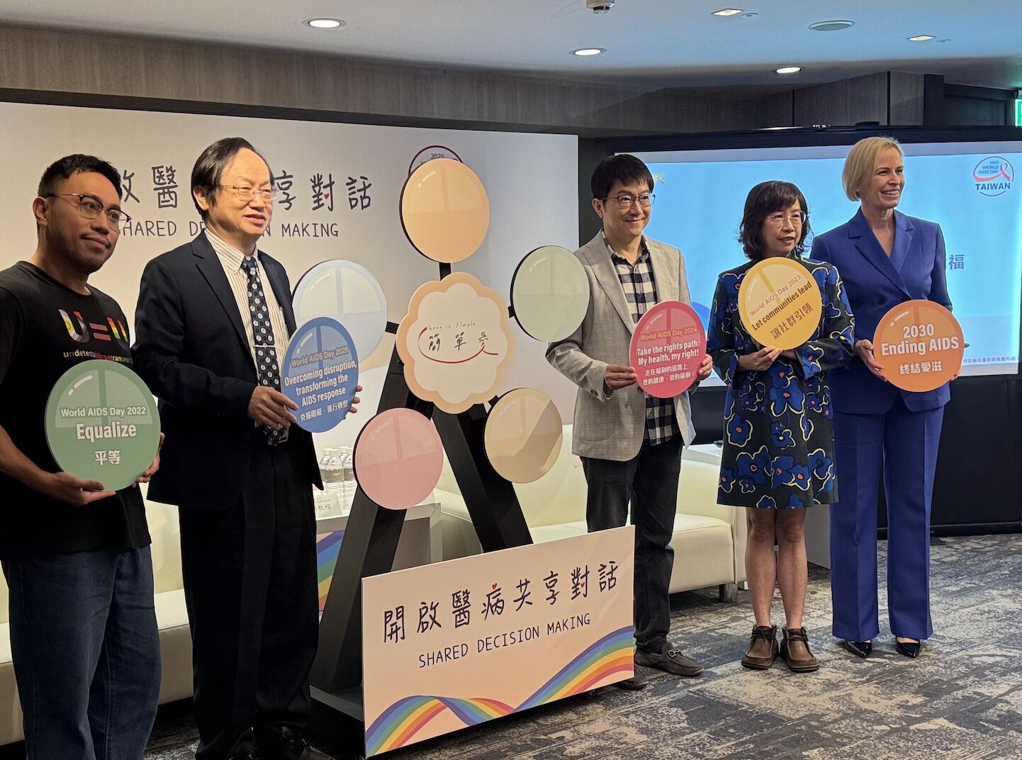 全台HIV感染者逾3.6萬人 新警鐘!人數雖趨緩、年齡在下降 218 全台HIV感染者逾3.6萬人 新警鐘!人數雖趨緩、年齡在下降 217