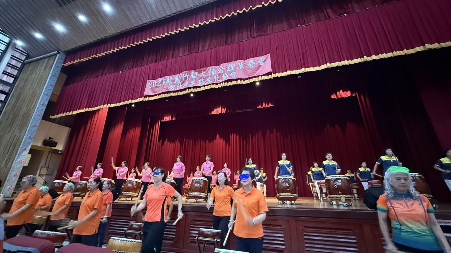 鍾肇炬班長帶領御風太鼓班帶來精彩演出。(圖/林照東翻攝)