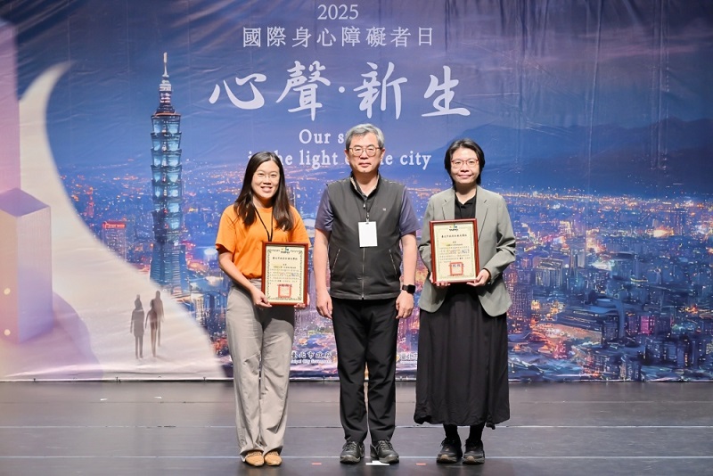 ▲臺北市政府114年度創意提案競賽表揚得獎者與臺北市政府李泰興秘書長合影。