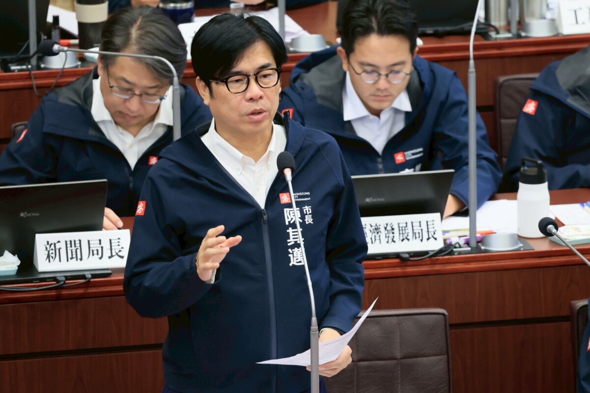 ▲陳其邁在下午的總質詢中，回復議員提出的非法定社會福利預算、大湖公園、公共設施保留地、大社停車空間改善等議題。