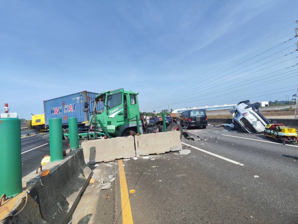 國1嚴重事故！高科路段南、北向一度封閉　13人送醫