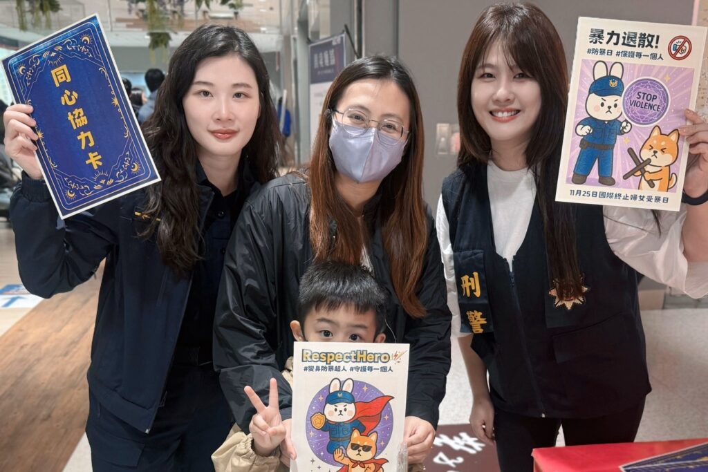 性暴力OUT!北市警在台北車站地下街設攤 教民眾如何第一時間自保 38 MEITU 20251125 144520822